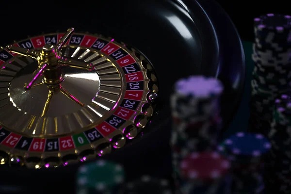 Betting and hand evaluation Betting and hand evaluation in BandarQ